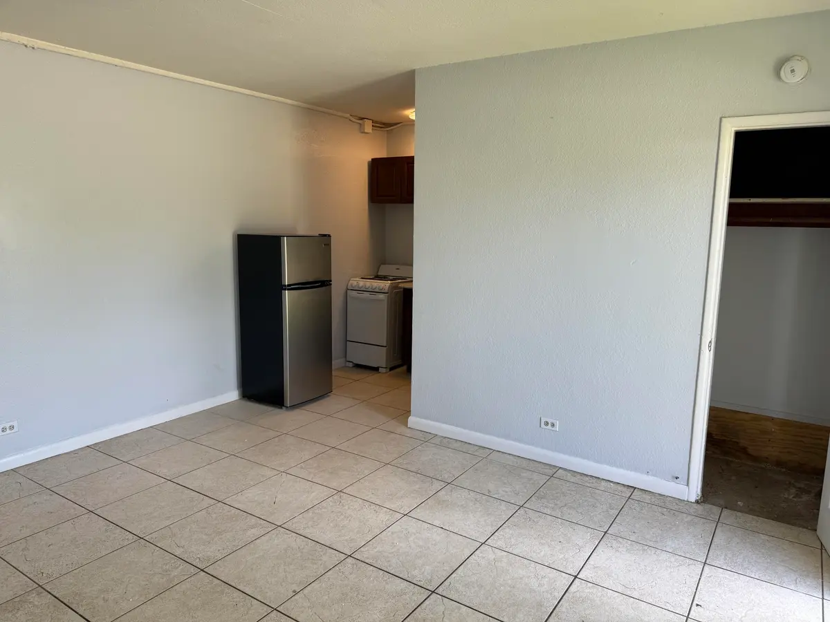 Living area at 3300 Broadway Avenue 6, West Palm Beach
