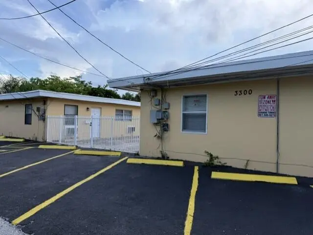 Parking lot at 3300 Broadway Avenue 6, West Palm Beach