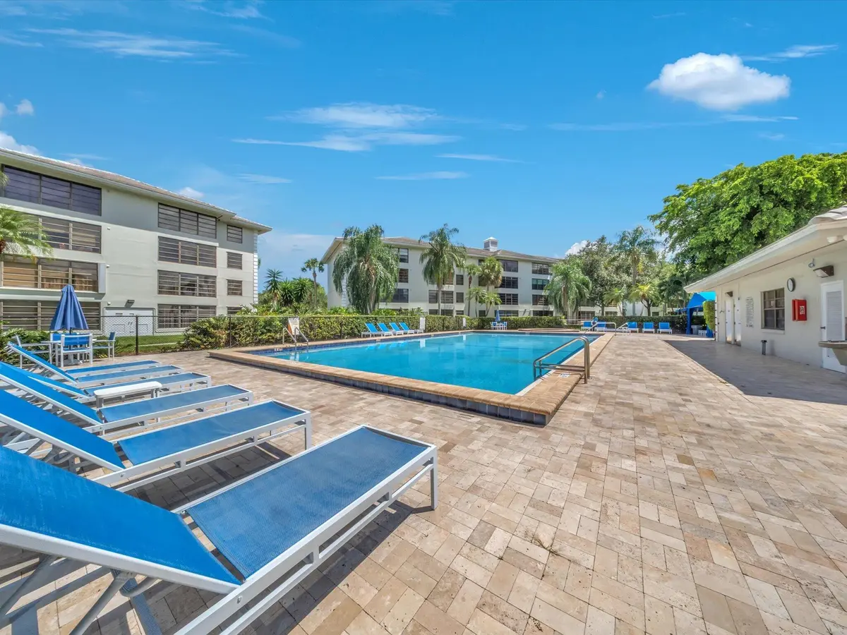 25-DSC6546 at 1701 Whitehall Drive 302, Davie