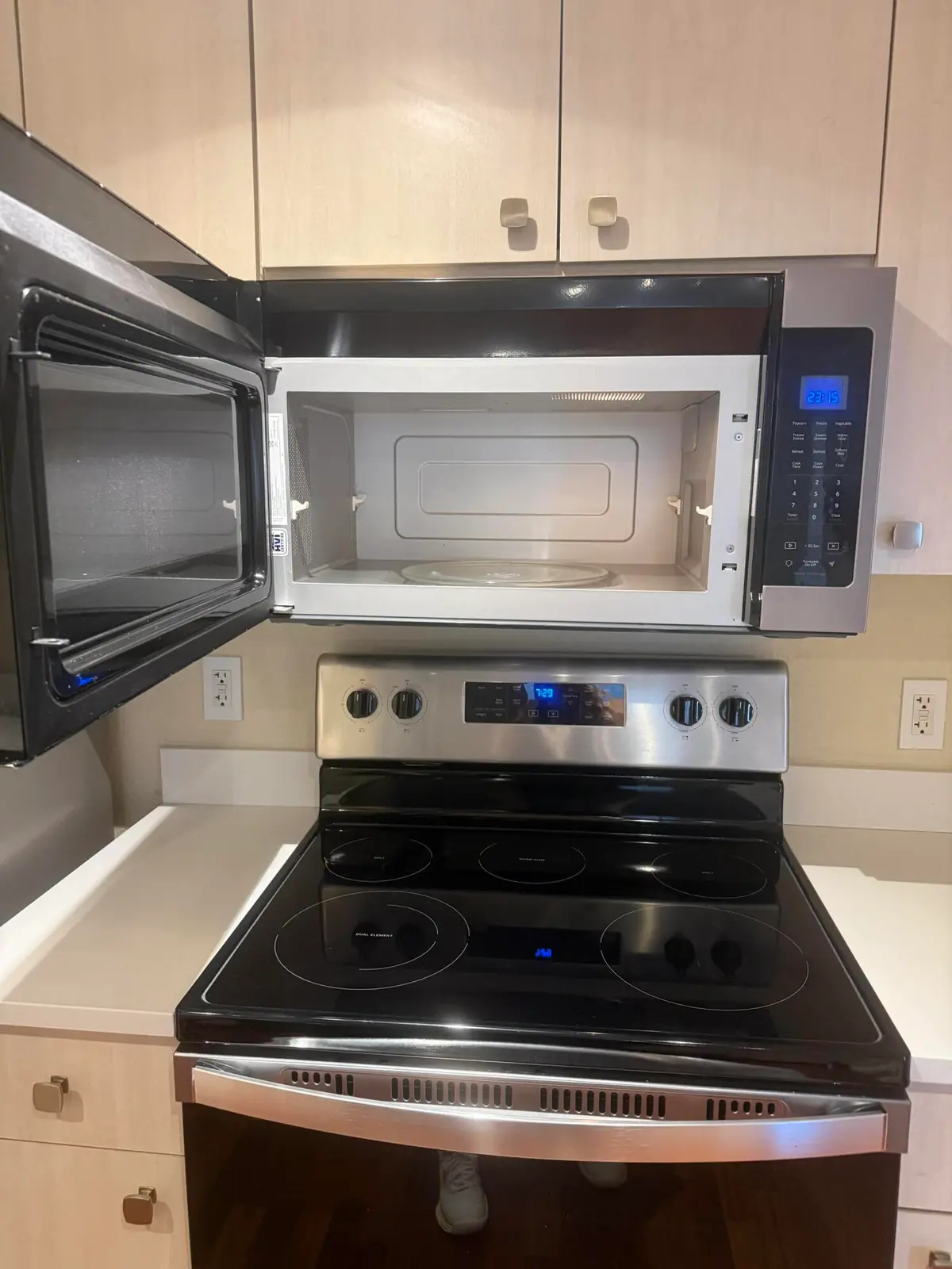 Microwave/Oven at 1801 N FLAGLER Drive 418, West Palm Beach