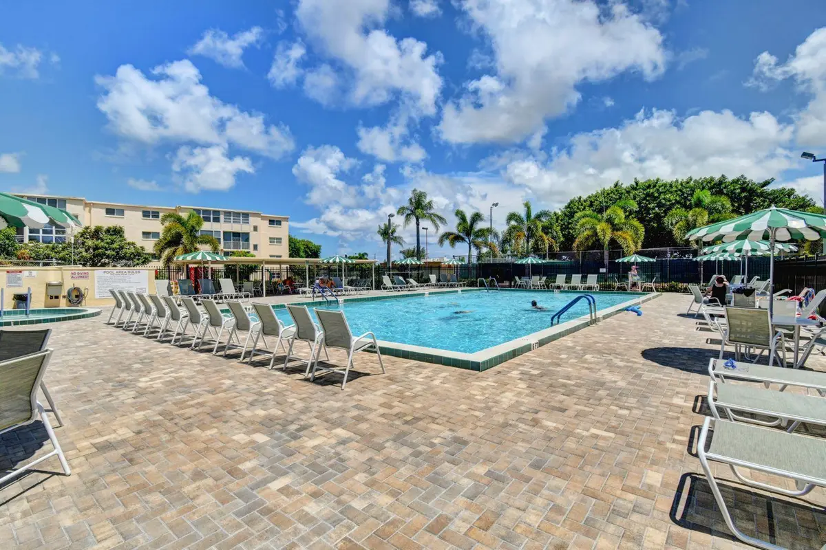 20191018213739360181000000-o at 2615 NE 3rd Court 4030, Boynton Beach