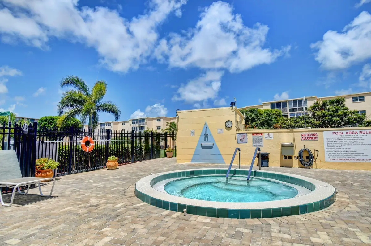 20191018213739676533000000-o at 2615 NE 3rd Court 4030, Boynton Beach