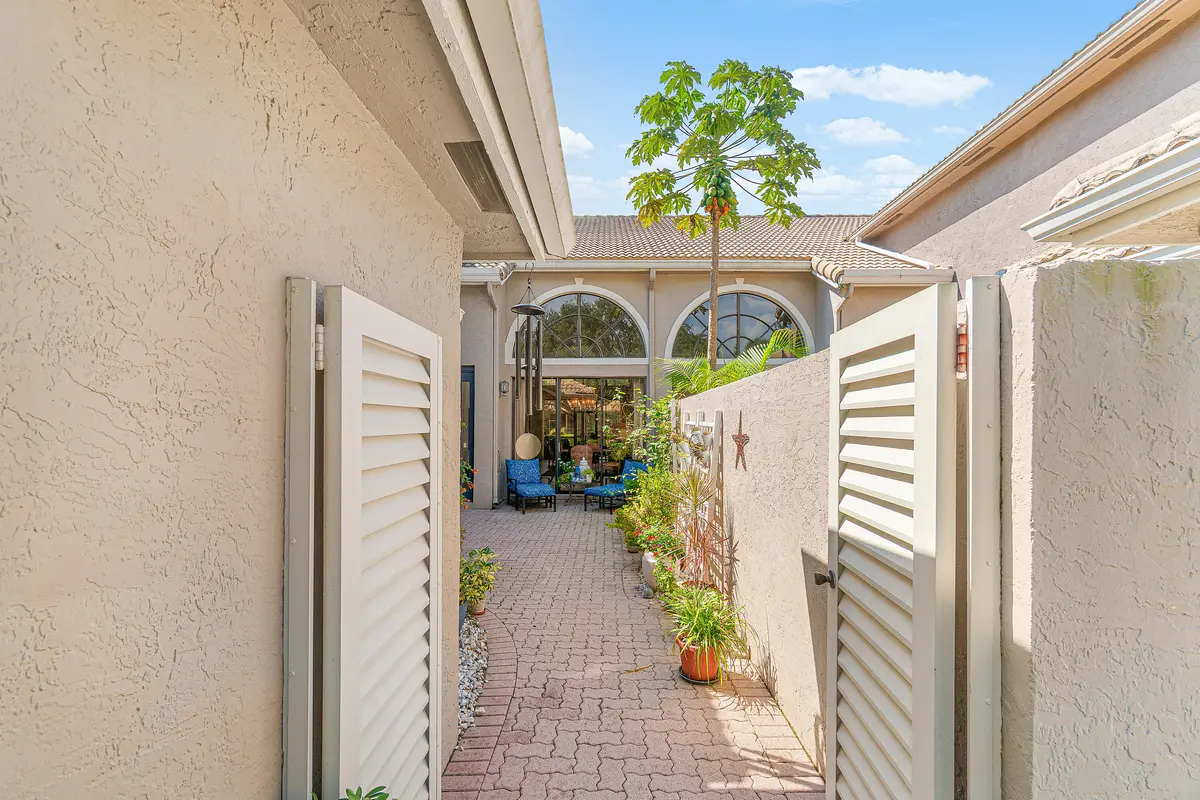 Private Courtyard Entry at 5315 Monterey Circle D, Delray Beach