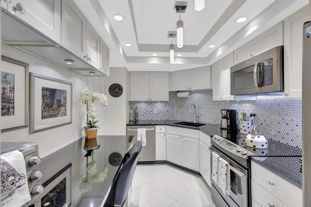 STAINLESS STEEL APPLIANCES at 2000 Presidential Way PH5, West Palm Beach