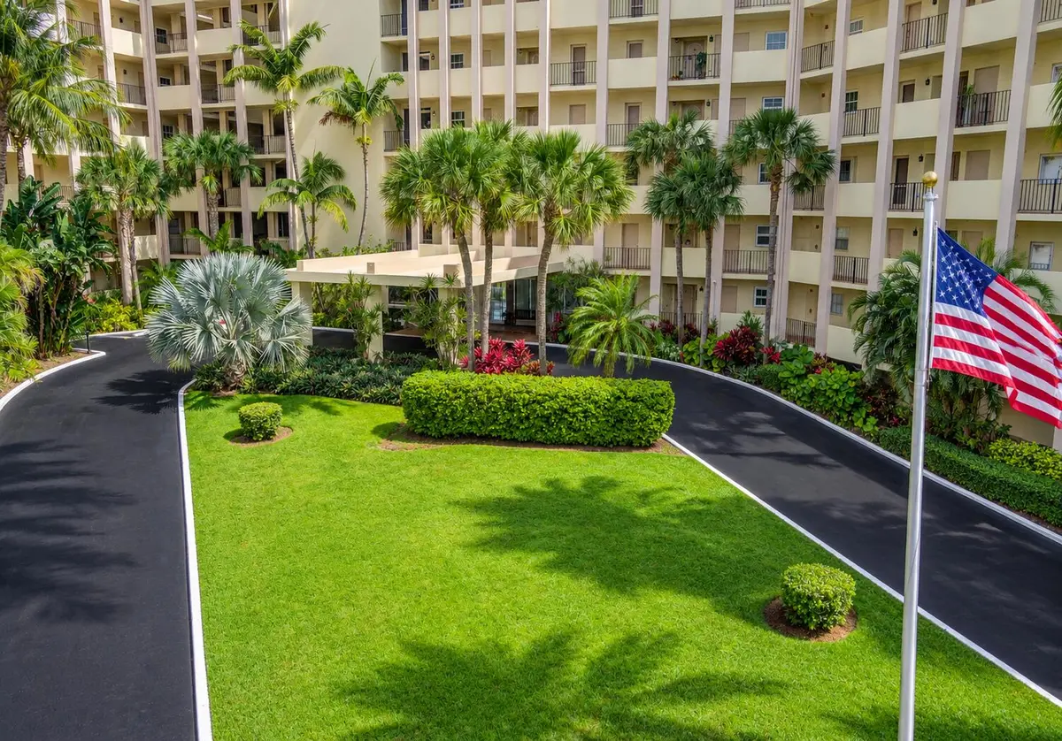 Community Amenities at 3475 S OCEAN Boulevard 2050, Palm Beach