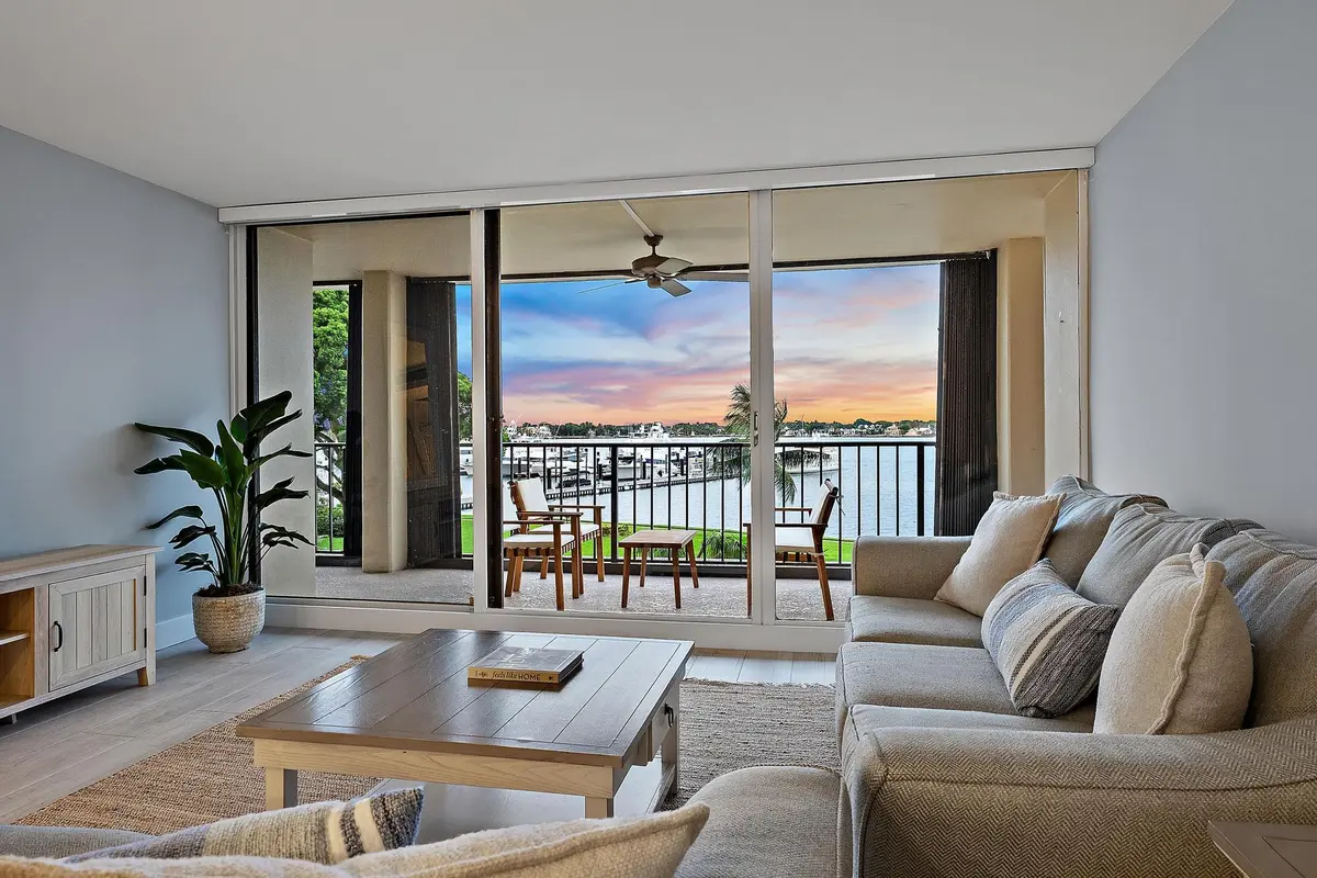 Living at 134 LAKESHORE Drive 316, North Palm Beach