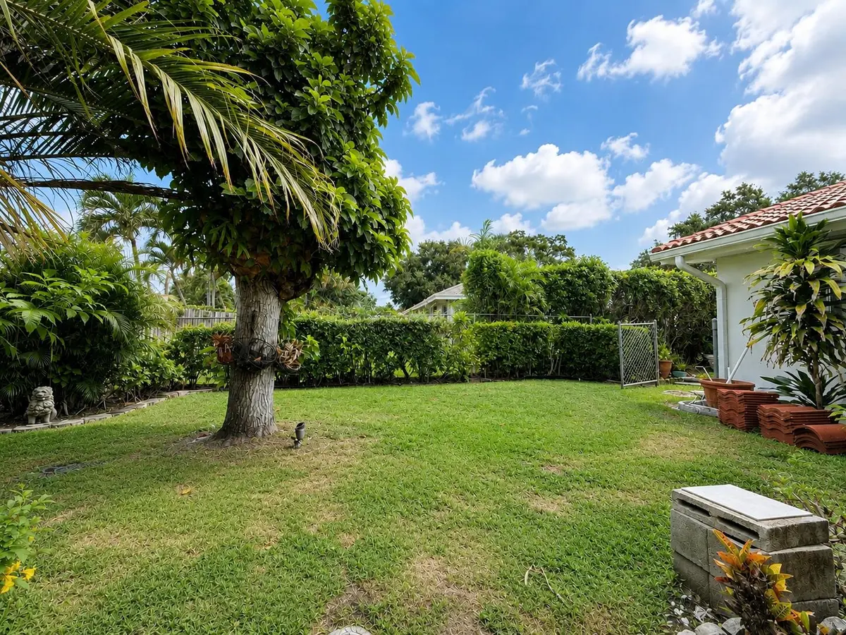 Yard at 10873 MAGNOLIA Street, Palm Beach Gardens