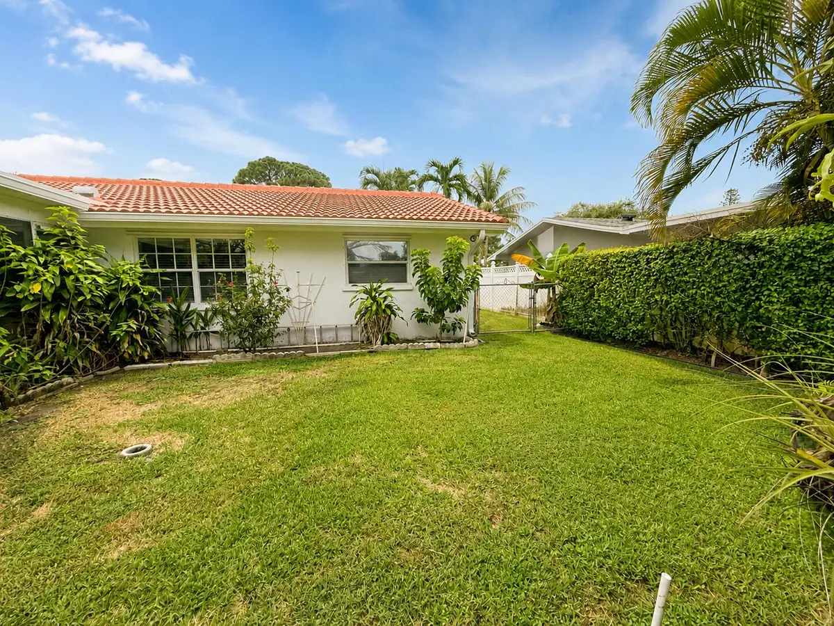 Yard at 10873 MAGNOLIA Street, Palm Beach Gardens