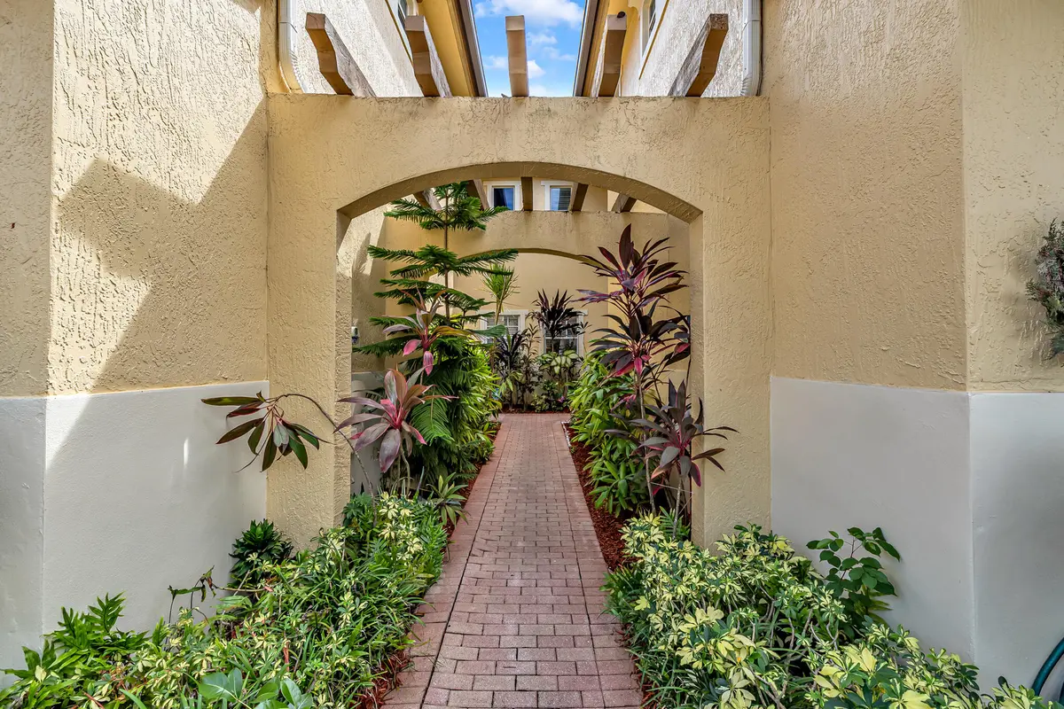 Garden Terrace Entryway at 5725 NW 120th Avenue, Coral Springs