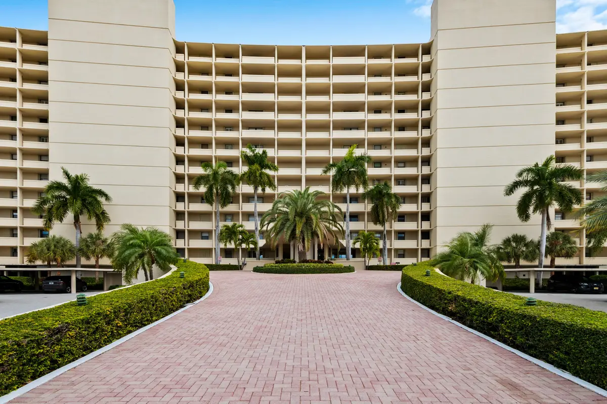 Quay North at 134 LAKESHORE Drive 814, North Palm Beach