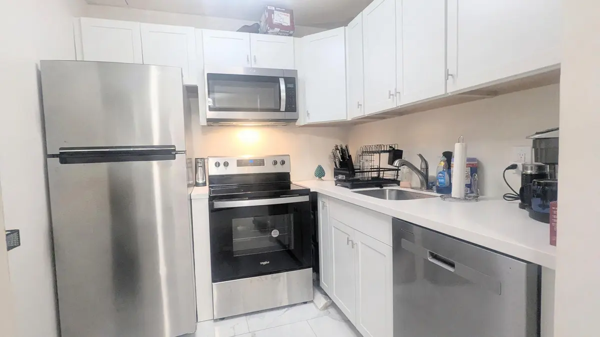 Stainless Appliances & Granite Counterto at 360 Windsor P, West Palm Beach