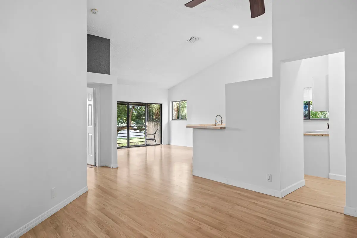 366A5897-15 at 15 Via De Casas Sur 204, Boynton Beach