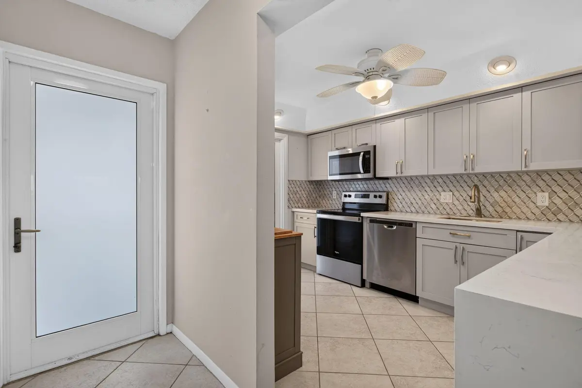 2731 NE 14TH ST Causeway 702, Pompano Beach, FL – photo 2