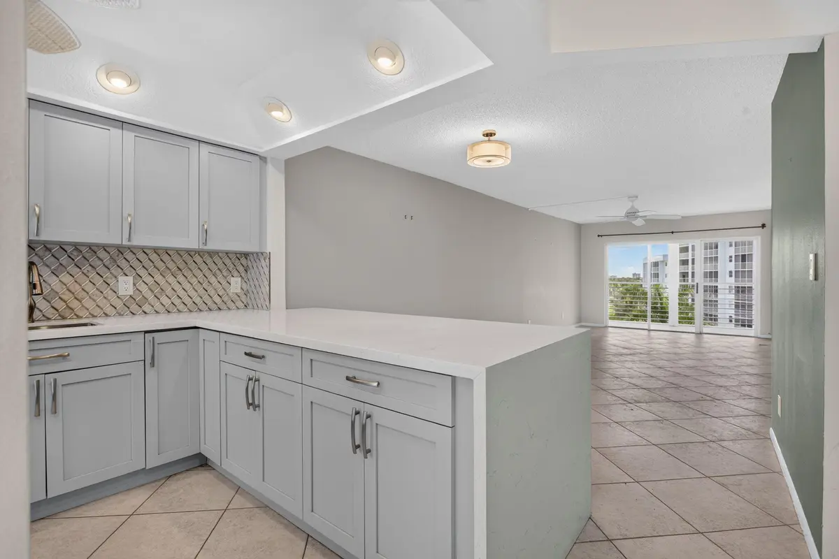 2731 NE 14TH ST Causeway 702, Pompano Beach, FL – photo 3