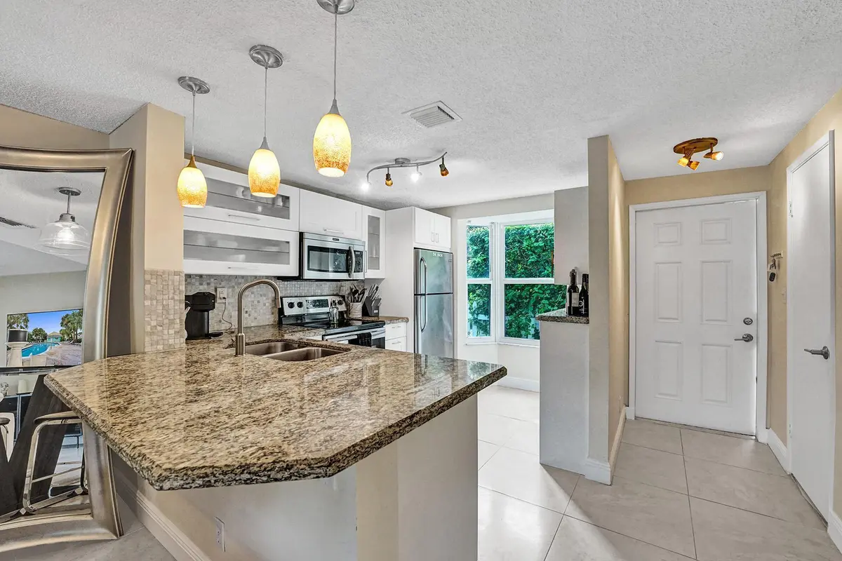 RJP03506 at 2571 NE 15TH Street, Pompano Beach