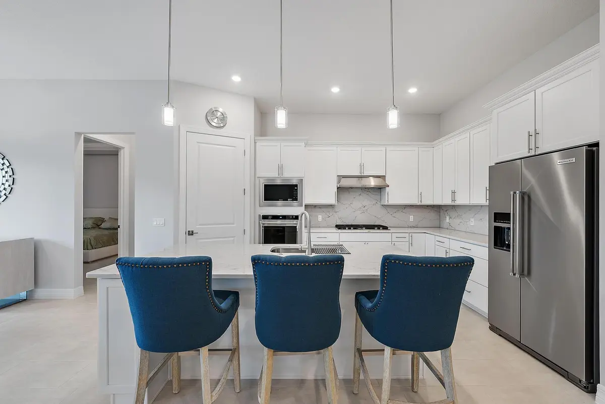 Kitchen Island at 10515 Northbrook Circle, Palm Beach Gardens