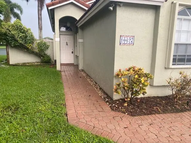 pembroke front walk at 10627 NW 7TH Street, Pembroke Pines
