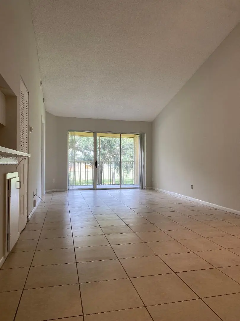 1095 CORAL CLUB Drive 1095, Coral Springs, FL – photo 4