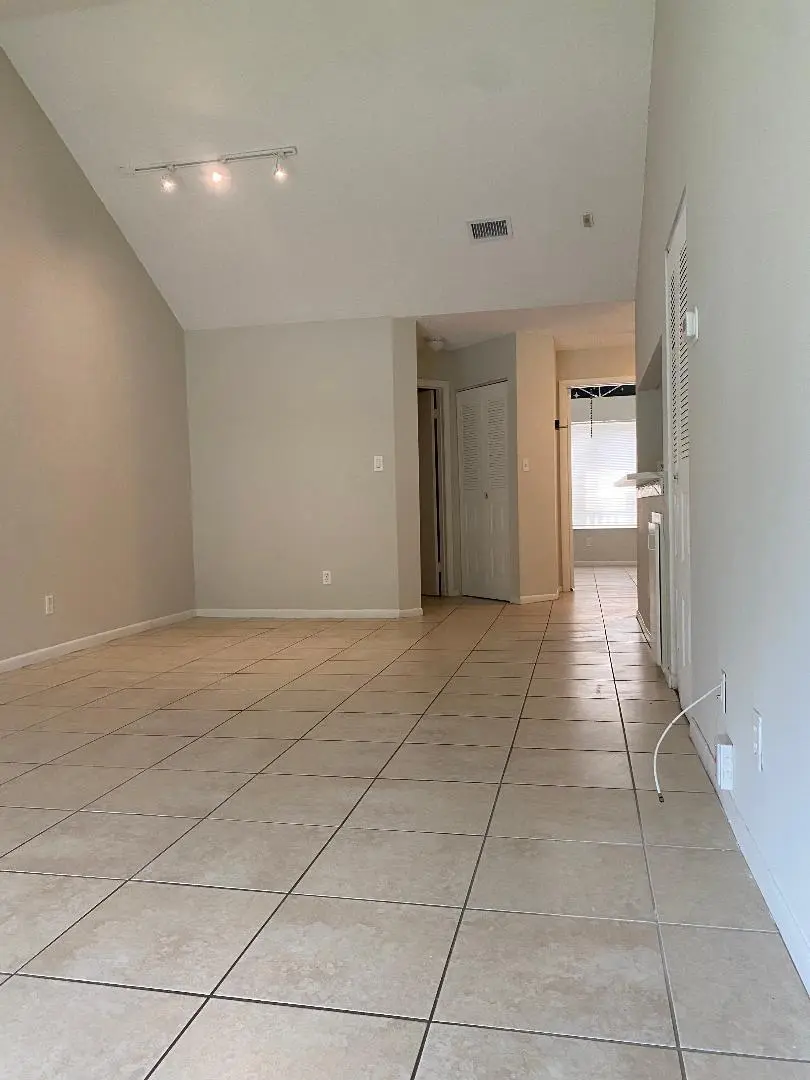 1095 CORAL CLUB Drive 1095, Coral Springs, FL – photo 2