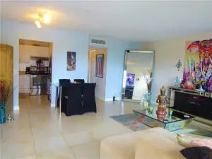 109 lr at 2840 NE 14TH ST Street 109A, Pompano Beach