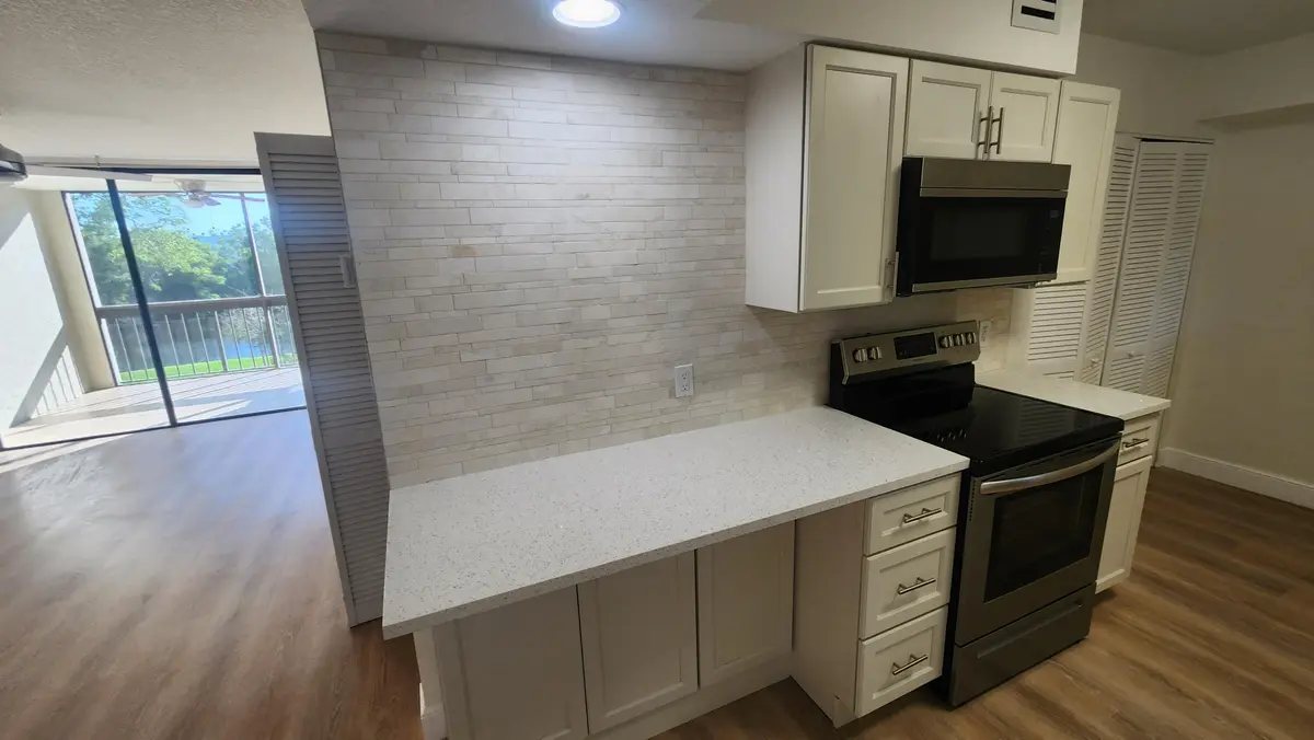 open kitchen at 820 Lavers Circle G306, Delray Beach