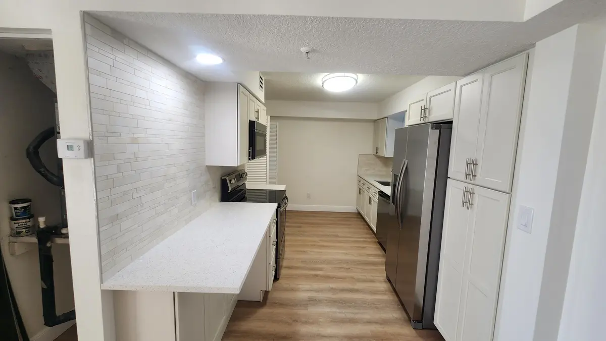 open kitchen at 820 Lavers Circle G306, Delray Beach