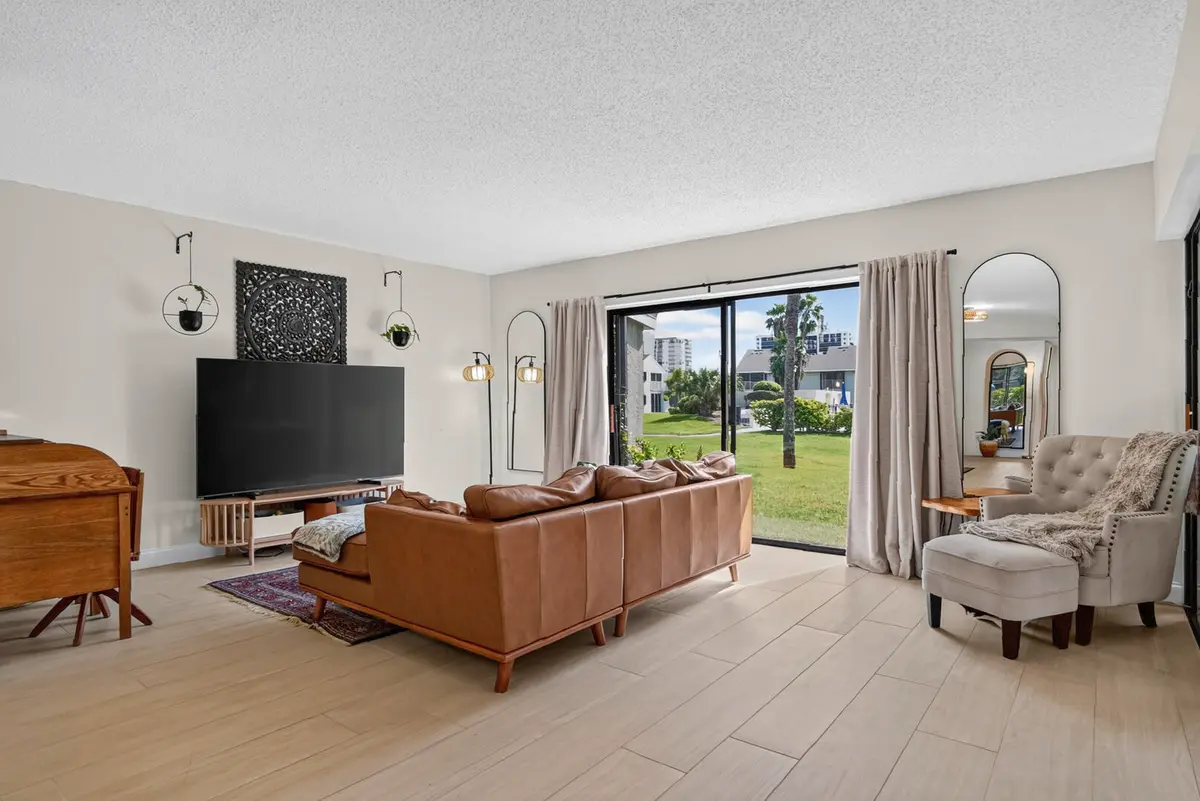 Family Room 2 at 3212 S LAKEVIEW Circle 10104, Fort Pierce