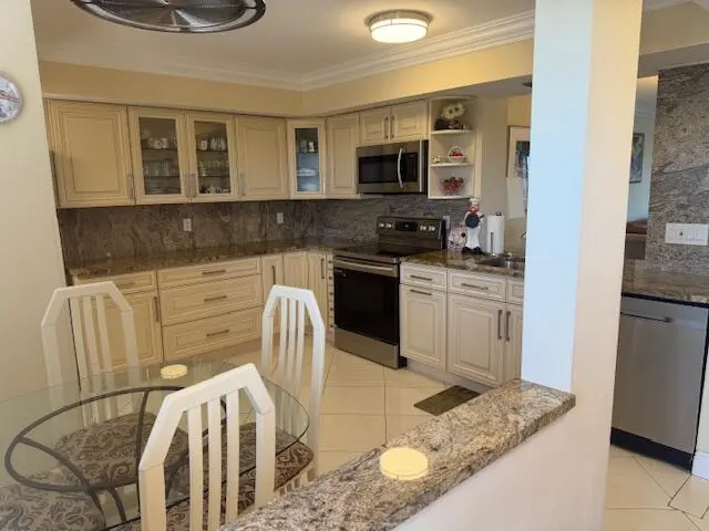 ktichen at 7380 S Oriole Boulevard 605, Delray Beach