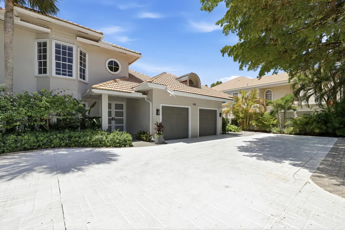 3_0h8a1813 at 11821 Pebblewood Drive, Wellington