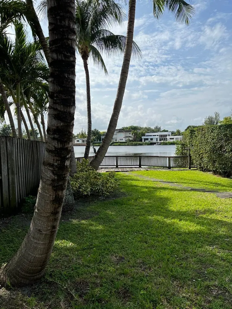 5fda5e40-b72e-46a4-a583-6392e04c39e7 at 2390 NE 199th Street, Aventura