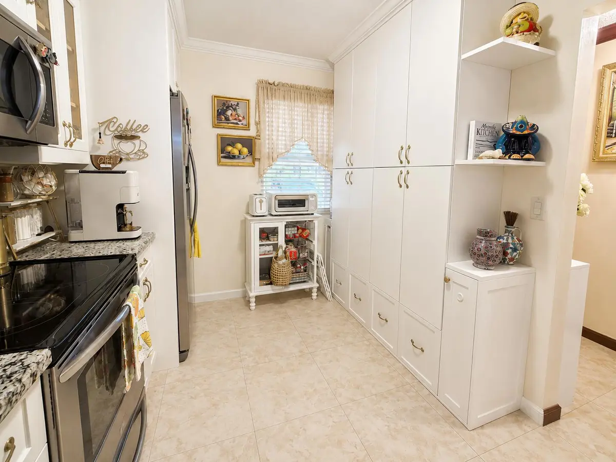Kitchen at 5780 W FERNLEY Drive 101, West Palm Beach