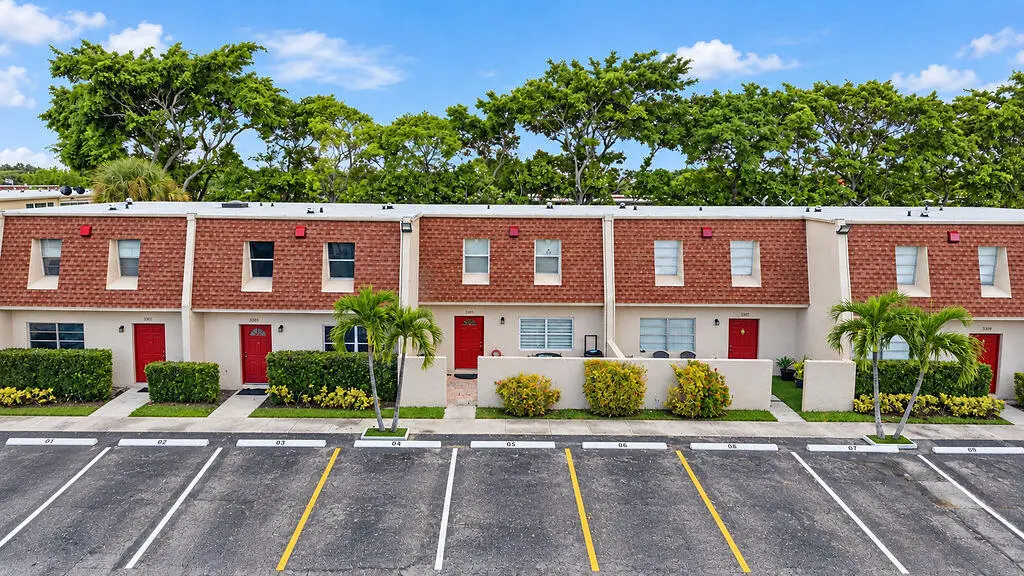 Front at 3305 MALLARD CLOSE 54, Pompano Beach