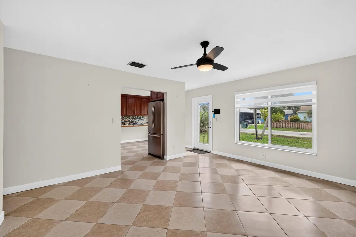 6-web-or-mls-b699A0167 at 241 NW 49TH Street, Oakland Park