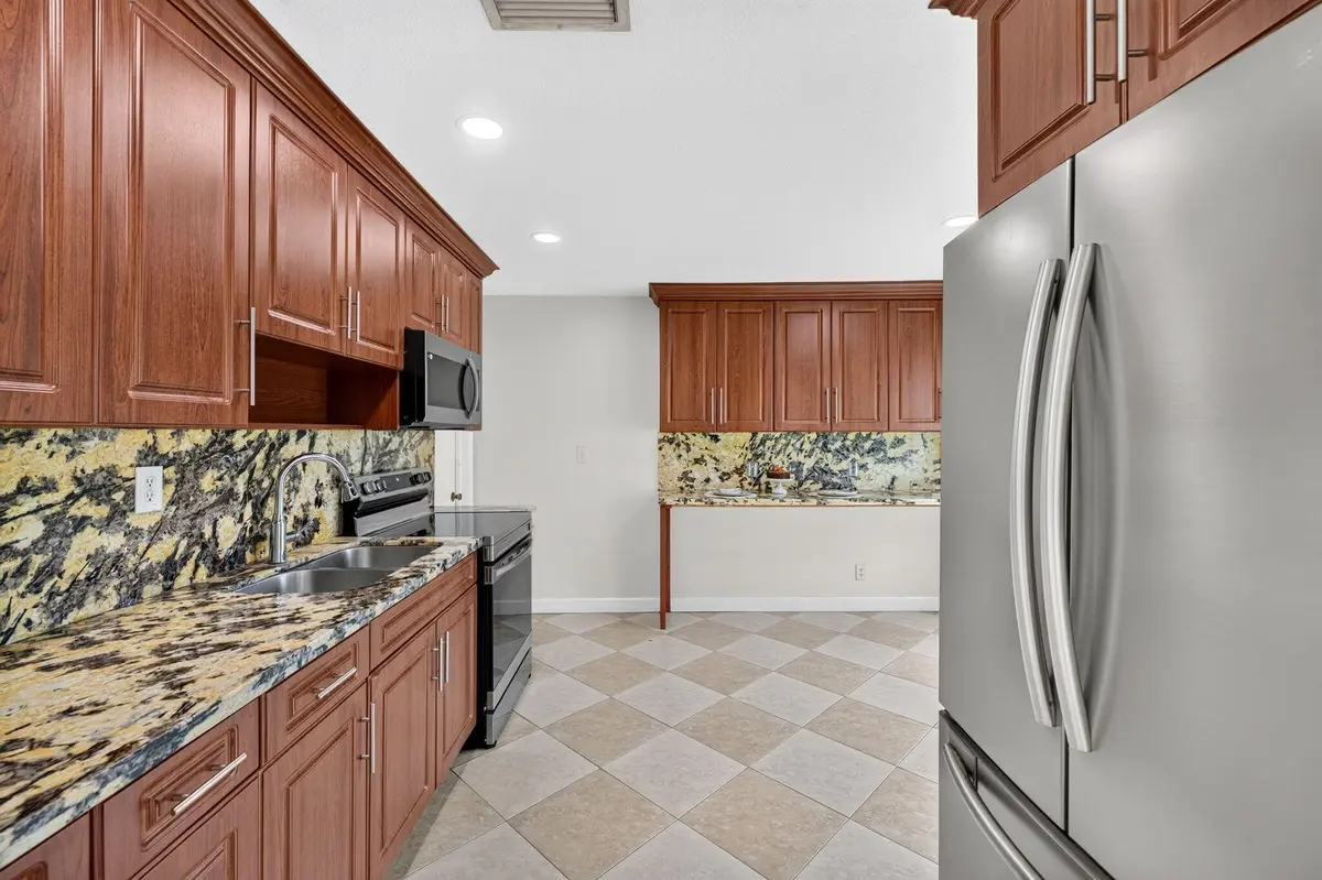 8-web-or-mls-b699A0178 at 241 NW 49TH Street, Oakland Park