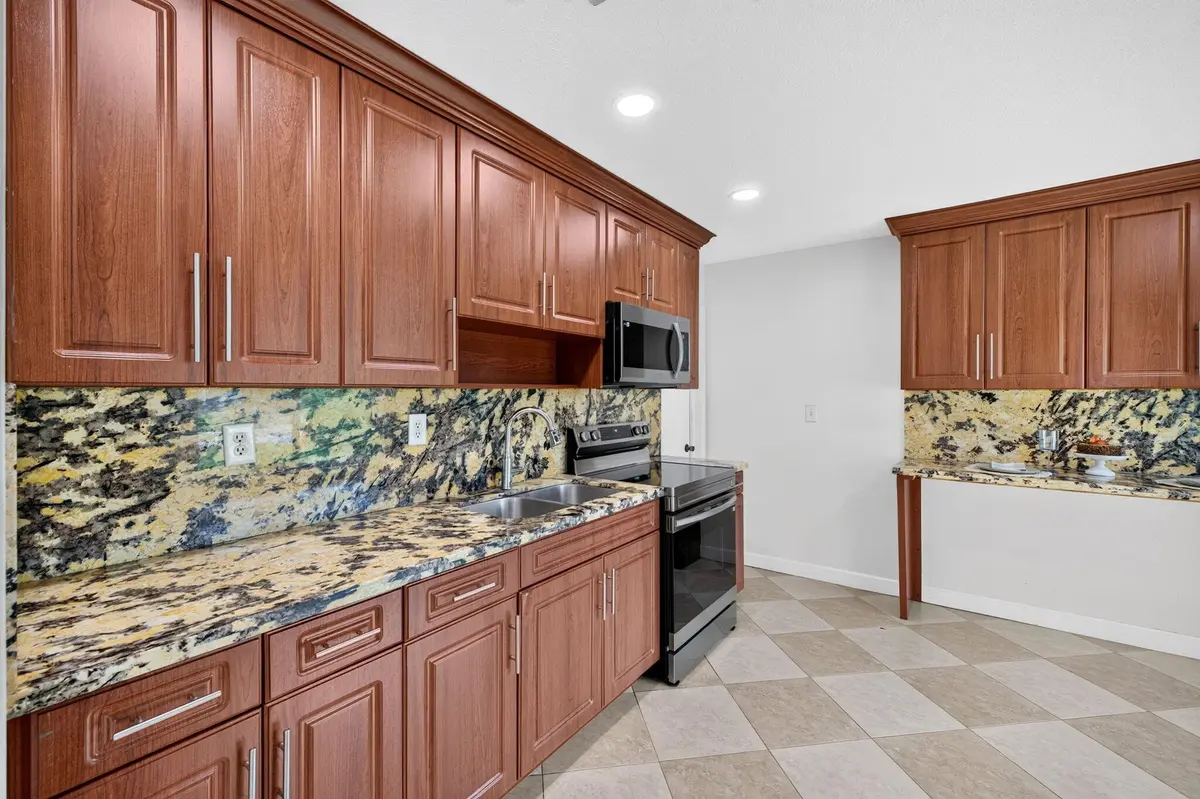 9-web-or-mls-b699A0185 at 241 NW 49TH Street, Oakland Park