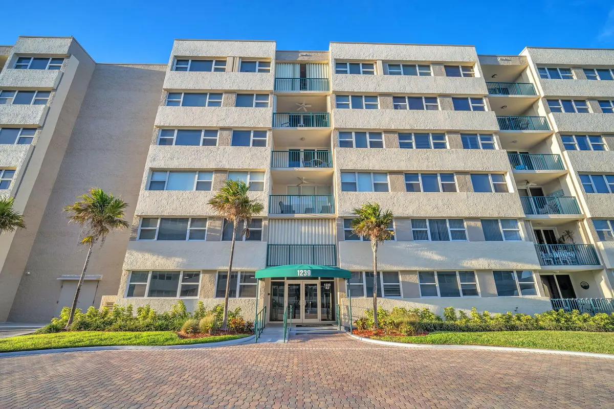 22-web-or-mls-DSC01216 at 1239 HILLSBORO MILE 202, Hillsboro Beach