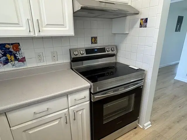 D404 - Kitchen - new oven at 2860 NE 14TH ST Street 404D, Pompano Beach