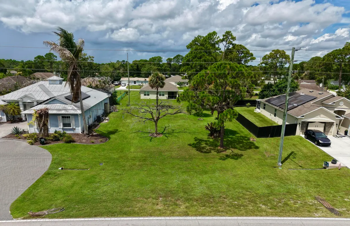 590 NW Bayshore Boulevard, Port St. Lucie, FL – photo 2