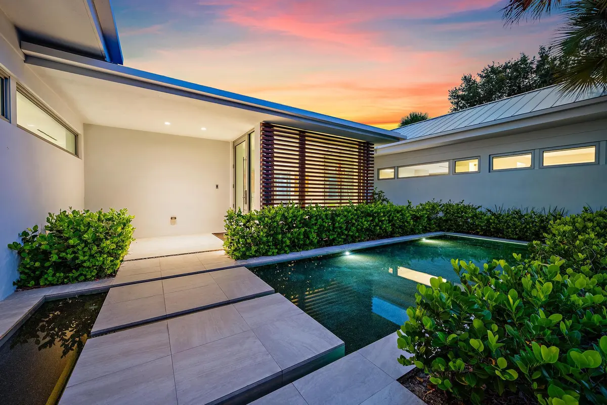 Entry at 13421 Sabal Chase, Palm Beach Gardens