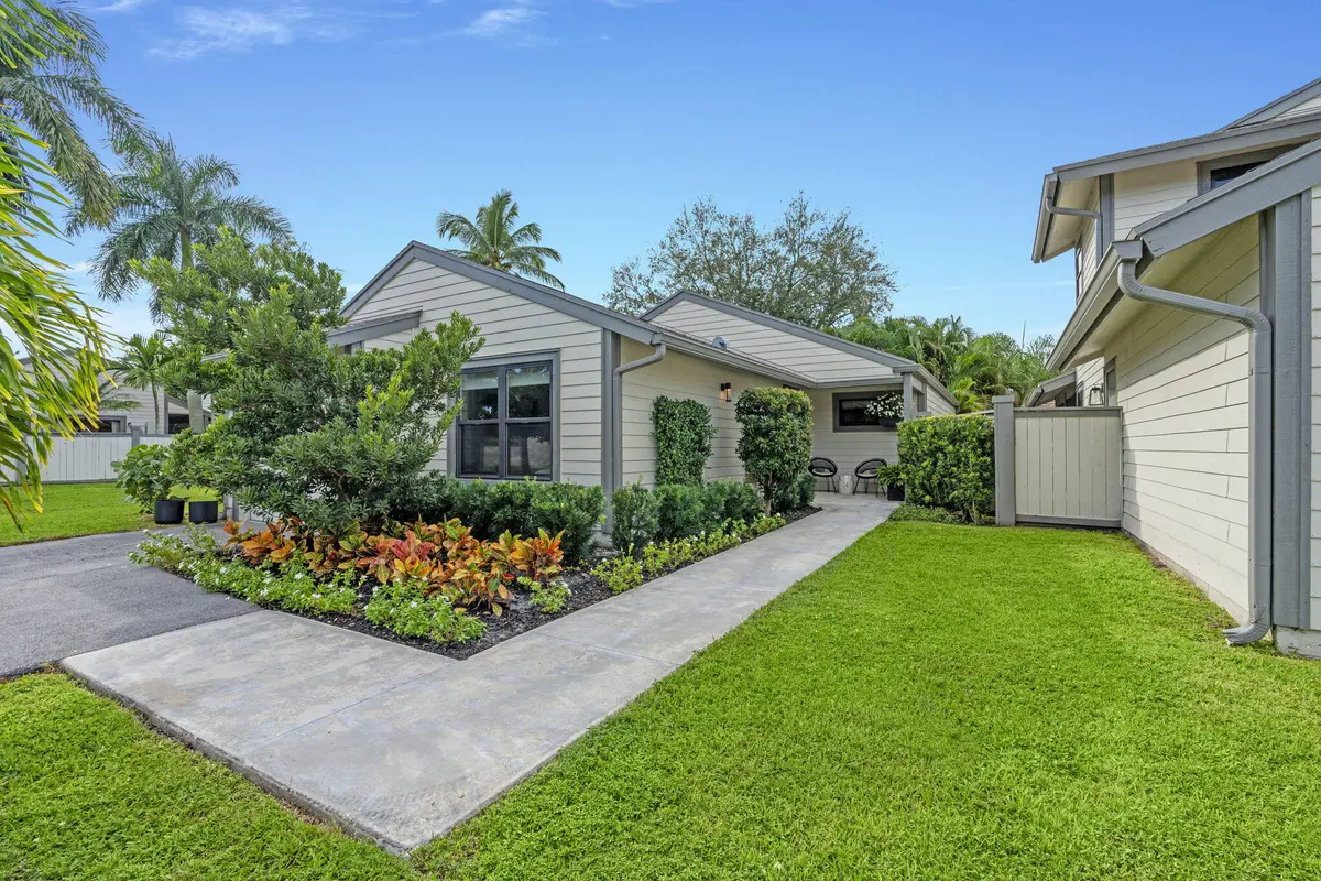 3-web-or-mls-A7409253 at 2474 Bedford Mews Drive, Wellington