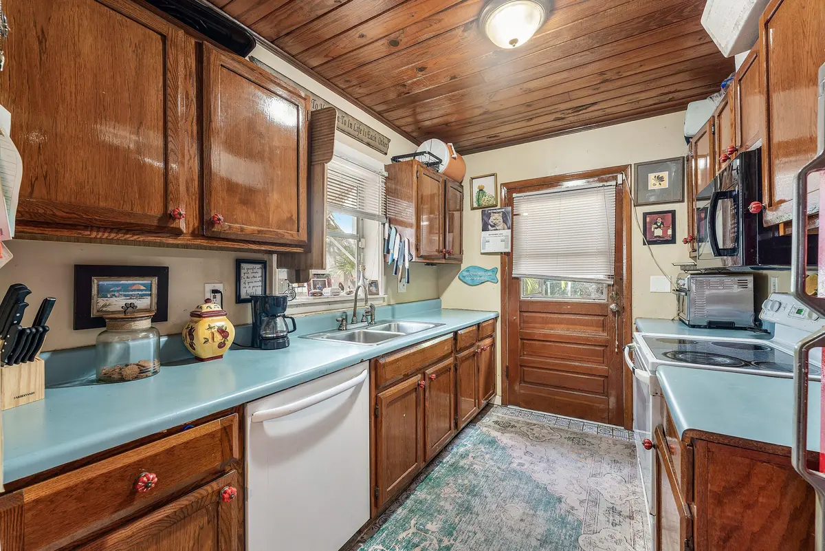 007-615NorthLStreet-LakeWorthBeach-FL-33 at 615 N L Street, Lake Worth Beach