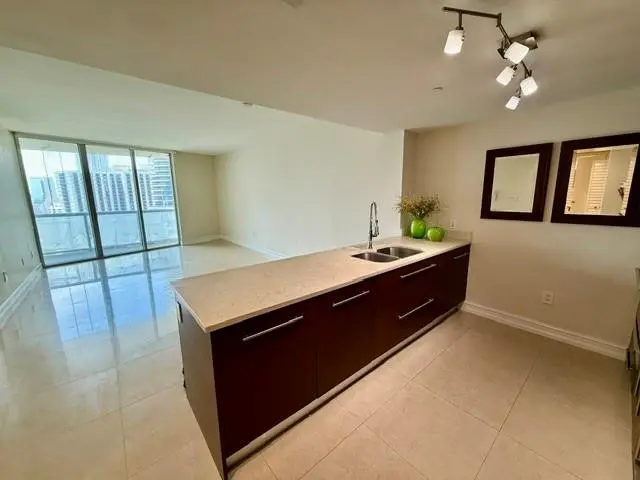 Photo 4 at 465 BRICKELL Avenue 1806, Miami