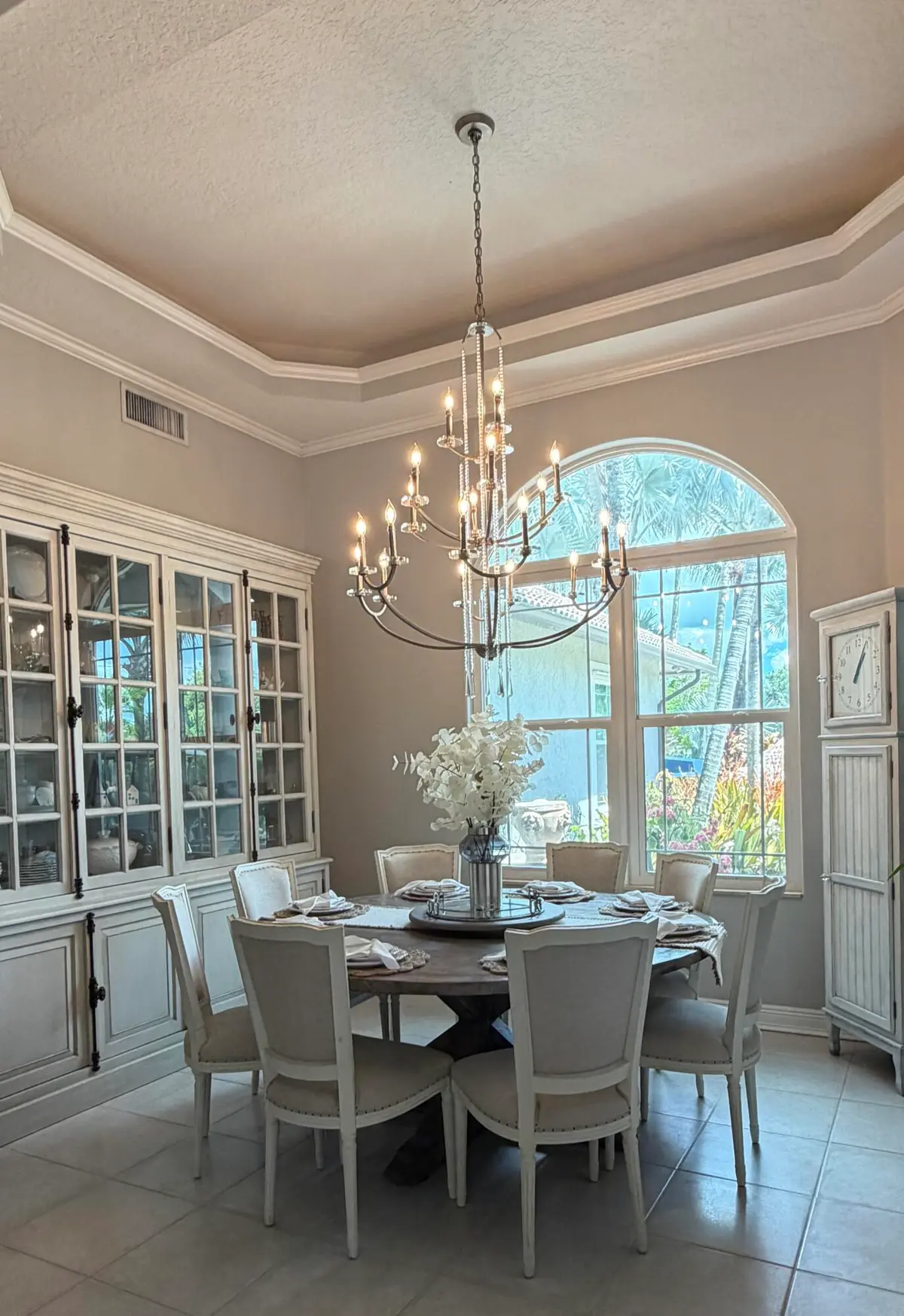 Formal dining at 14636 Stirrup Lane, Wellington