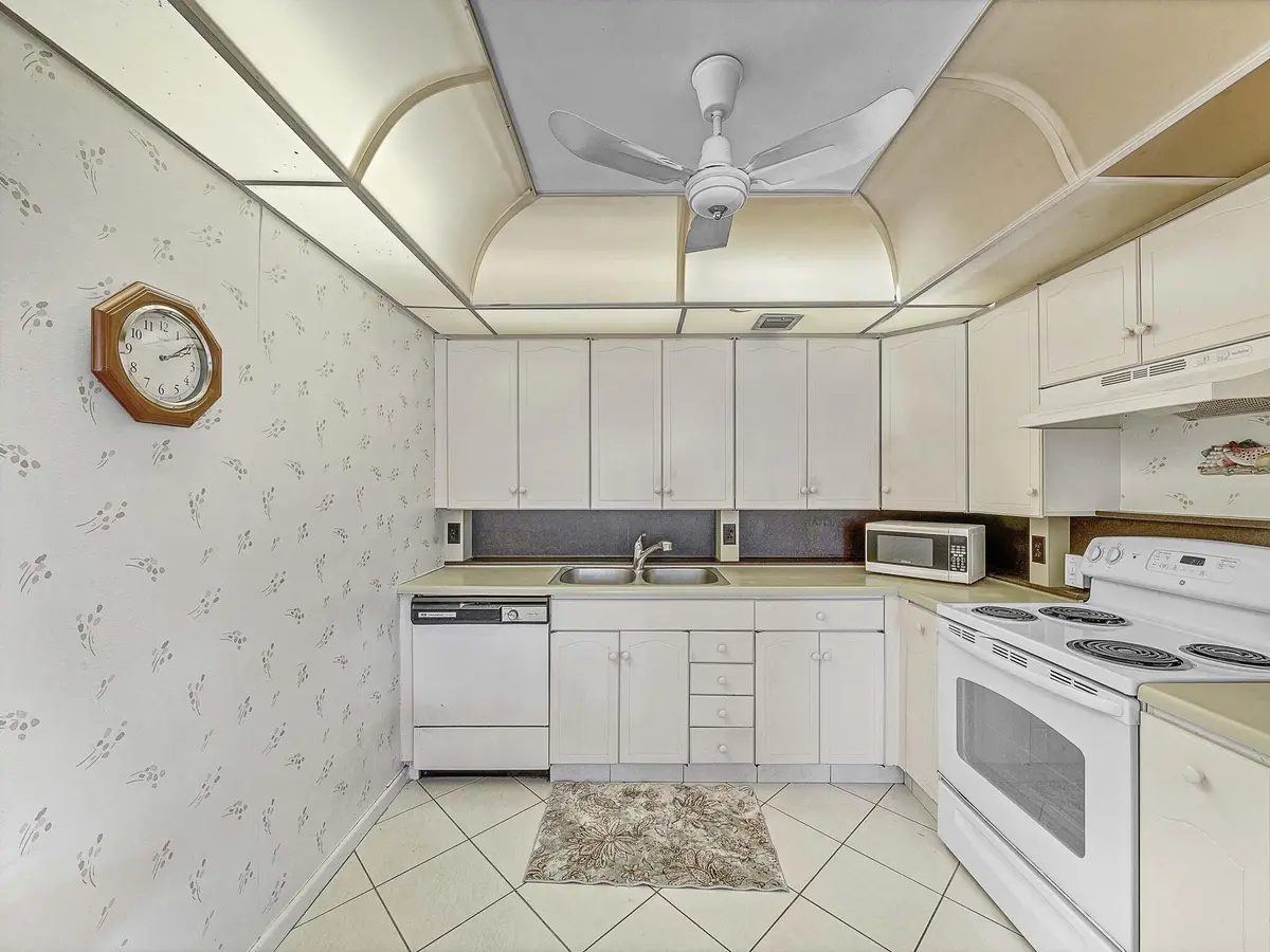 5 Kitchen (2) at 3002 Ventnor G, Deerfield Beach