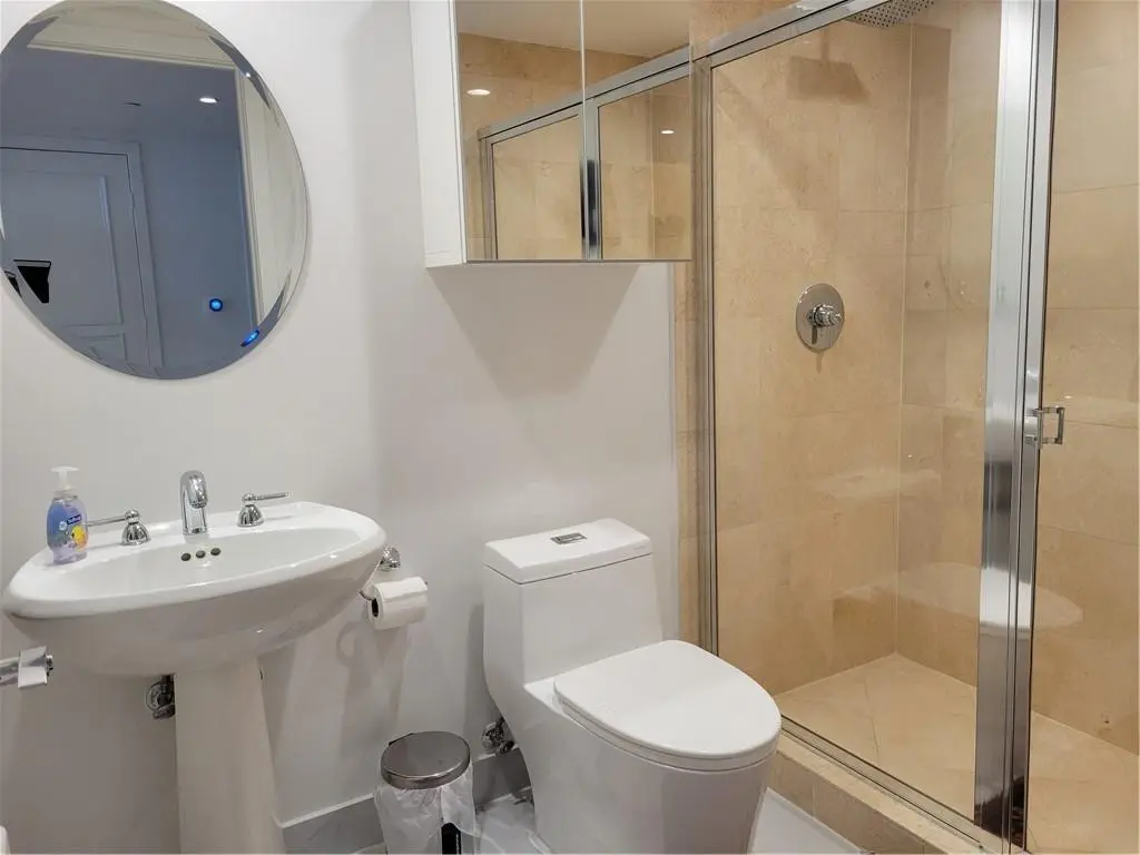 Full Bath (Hallway) at 1830 S OCEAN Drive 5111, Hallandale Beach