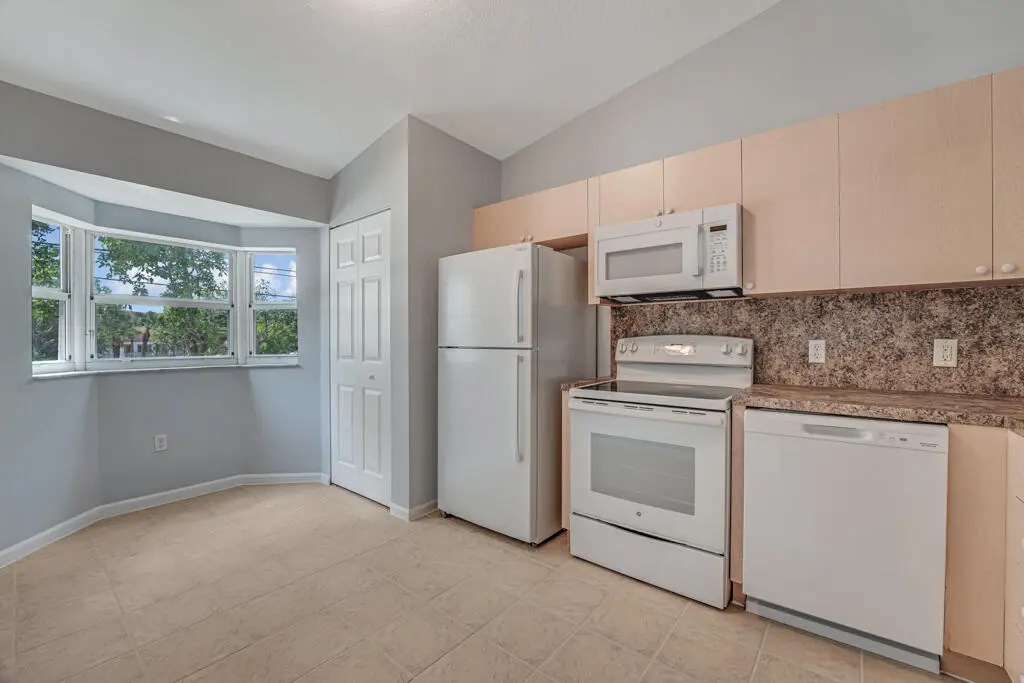 3810 N JOG Road 204, West Palm Beach, FL – photo 2