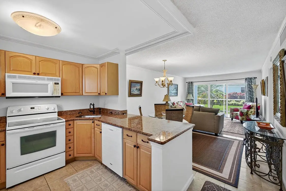 entry view to unit at 1541 S OCEAN Boulevard 122, Lauderdale-By-The-Sea