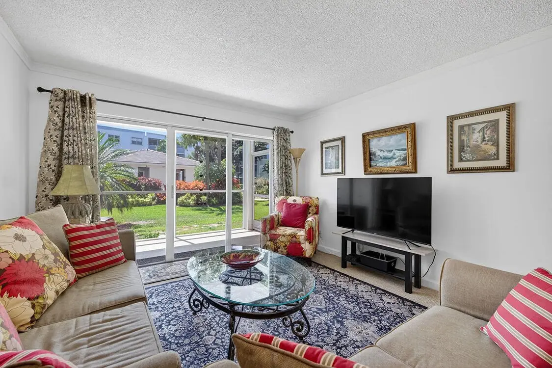 living room at 1541 S OCEAN Boulevard 122, Lauderdale-By-The-Sea