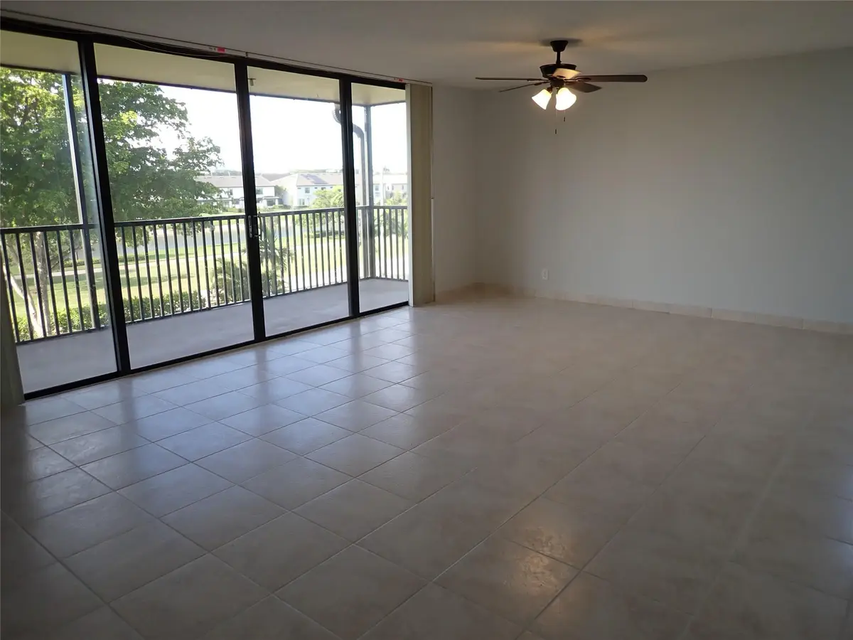 Photo 5 at 106 Lake Emerald Drive 401, Oakland Park