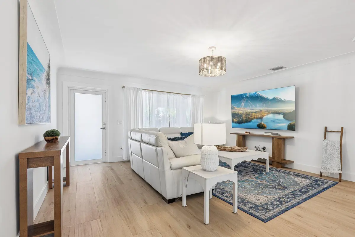 9-web-or-mls-SE 9th Ave-S1208-009 at 511 SE 9TH Avenue, Pompano Beach